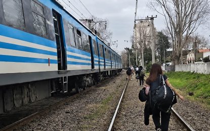 Un hombre sufrió la amputación de ambas piernas tras ser embestido por un tren en Quilmes