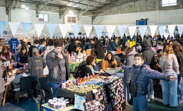 V-Com mundialista con cábalas, arte y coreografías
