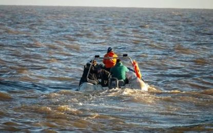 Hallaron al último pescador desaparecido tras el naufragio en el Río de la Plata