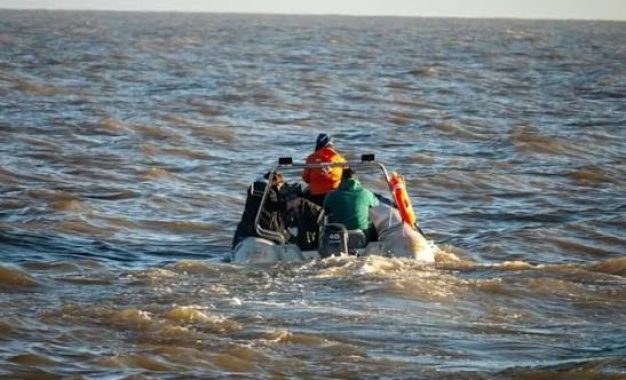 Hallaron al último pescador desaparecido tras el naufragio en el Río de la Plata