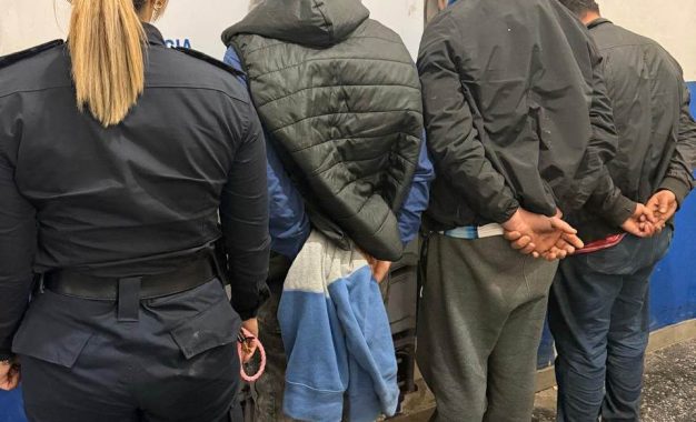 Recuperaron una moto robada y detuvieron a tres hombres en Florencio Varela