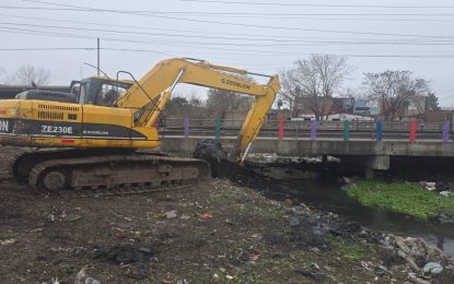 #FlorencioVarela | El Municipio refuerza el mantenimiento de arroyos y desagües