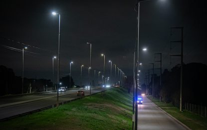 Almirante Brown avanza con la instalación de nuevas luces LED en las colectoras de Ruta 4