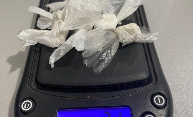 Dos hombres fueron interceptados tras realizar maniobras evasivas y les secuestraron drogas