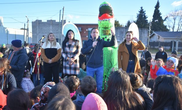 Una jornada soleada con juegos para las niñas y los niños en Ingeniero Allan