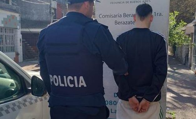 Robó un celular en Berazategui y fue detenido minutos después con el teléfono en su poder
