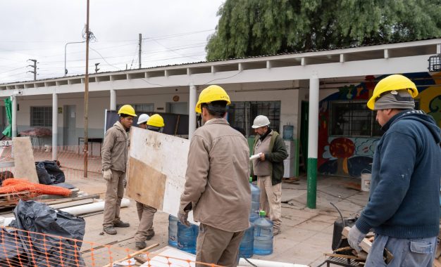 Andrés Watson monitoreó el avance de las obras edilicias realizadas en la Primaria Nº5 y Secundaria Nº55