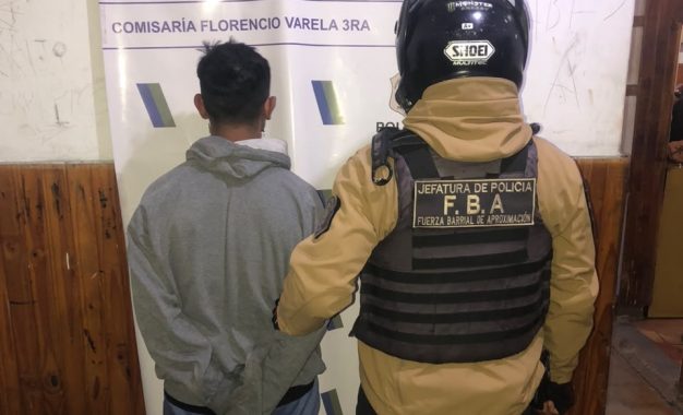 Robó una moto, intentó escapar y fue detenido tras caer al ingresar a una feria
