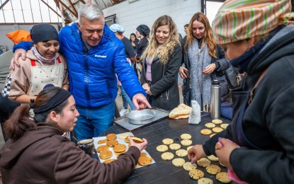 Curso de alfajores en Berazategui: Balor visitó a vecinas que se capacitan para desarrollar sus propios emprendimientos