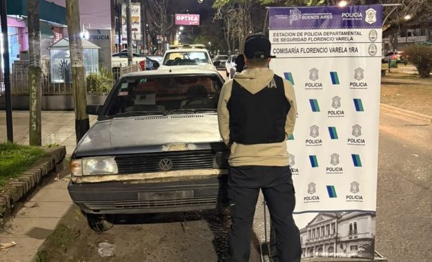El robo de un auto inició una investigación que culminó en un allanamiento con detenidos