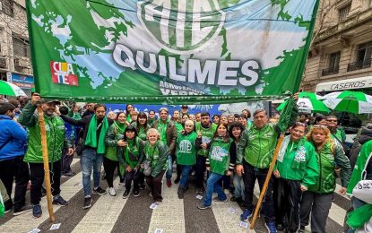 ATE Quilmes se movilizó al Ministerio de Economía en el marco del paro nacional