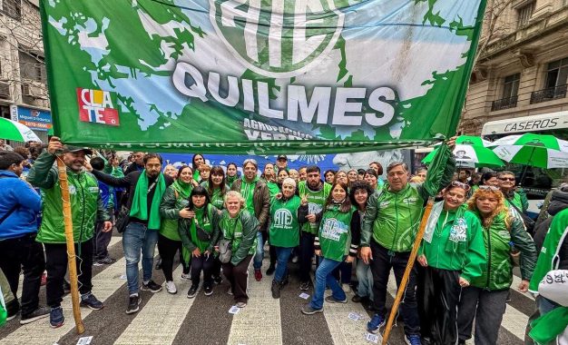 ATE Quilmes se movilizó al Ministerio de Economía en el marco del paro nacional