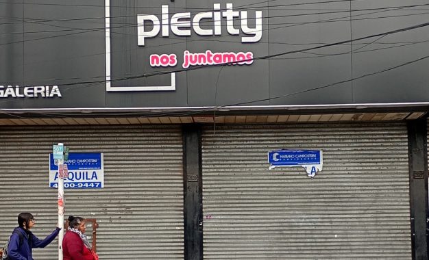 Locales vacíos y persianas bajas: una postal que persiste en Florencio Varela