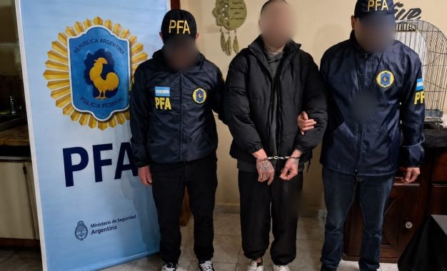 La Policía Federal detuvo en Quilmes a un hombre investigado por amenazar a Javier Milei en redes sociales