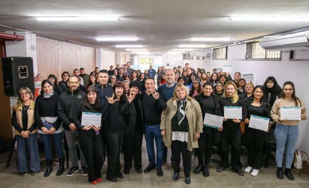 80 personas recibieron su certificado por finalizar el curso sobre “Lengua de Señas Argentinas” (LSA)