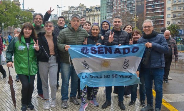 ATE Quilmes expresó su rechazo al proyecto sobre la venta de tierras y se movilizó al Congreso