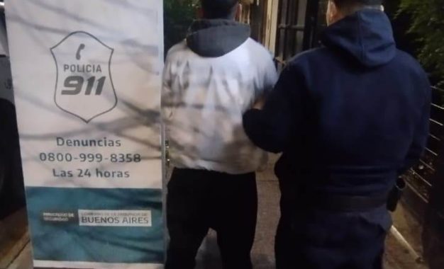 Berazategui: lo detuvieron tras robar pertenencias de un auto y lo encontraron con herramientas para abrir vehículos