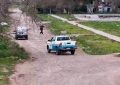 Arrojaba ramas en la calle, fue detectado por las cámaras y le secuestraron el carro