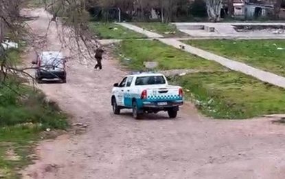 Arrojaba ramas en la calle, fue detectado por las cámaras y le secuestraron el carro