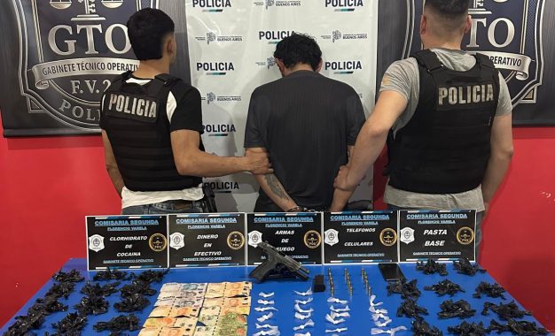 Detuvieron a un hombre armado y secuestraron más de 290 envoltorios de cocaína en Florencio Varela