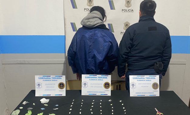 Allanaron dos viviendas en Varela: detuvieron a un hombre y secuestraron 48 envoltorios de cocaína