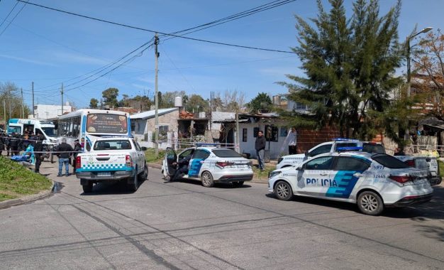 Un motociclista murió tras chocar contra un colectivo en Florencio Varela