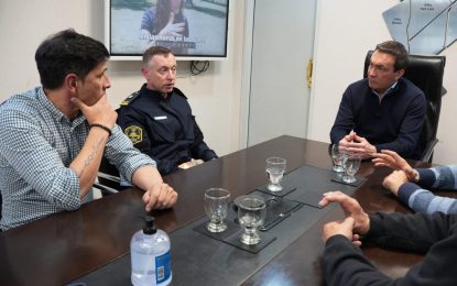Andrés Watson junto al nuevo Jefe Departamental de Policía de Florencio Varela