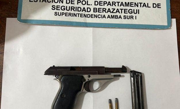 Escapó de la policía y desde una casa dispararon contra los efectivos: un detenido y un arma secuestrada