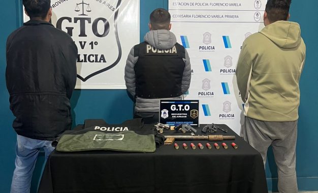 Dos detenidos por tenencia ilegal de armas de guerra
