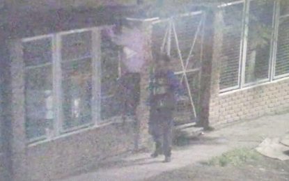 Ingresaron a una escuela de Florencio Varela y fueron detenidos