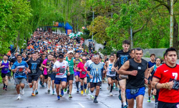 Miles de atletas participaron de la 22° edición de «La Carrera de Miguel» en Berazategui