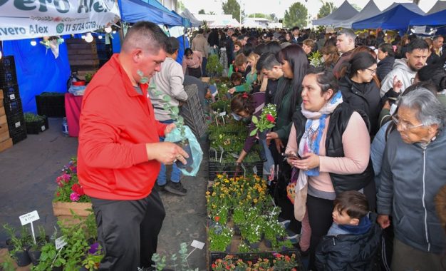 Con una jornada multitudinaria, culminó la Fiesta de la Flor en Florencio Varela