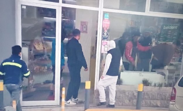 Dos peleas callejeras en Varela terminaron con cuatro aprehendidos y un arma secuestrada