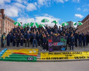 Andrés Watson junto a la delegación de Florencio Varela en la apertura de los Juegos Bonaerenses 2026