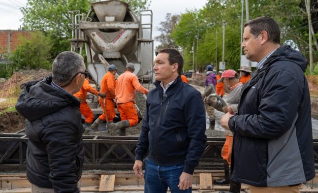 Andrés Watson anunció la extensión de la obra en avenida Cariboni hasta la Ruta Provincial 53
