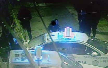 Dos mujeres terminaron detenidas tras pelearse con cuchillos en pleno centro de Florencio Varela