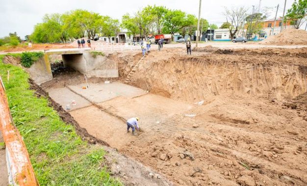 Carlos Balor supervisó la construcción de un canal pluvial en El Pato