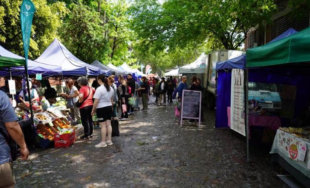Mercado Activo, el paseo comercial municipal que eligieron los y las varelenses para hacer sus compras semanales