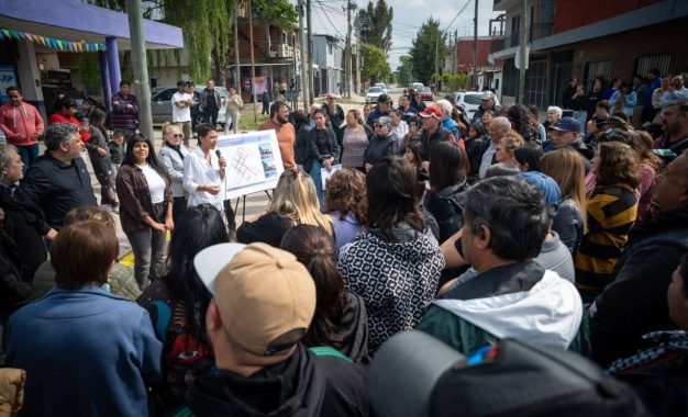 Inauguraron 33 nuevas cuadras de pavimento en Bernal Oeste