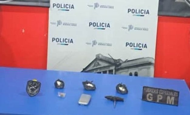 Dos jóvenes fueron aprehendidos con más de 158 gramos de cocaína en Varela